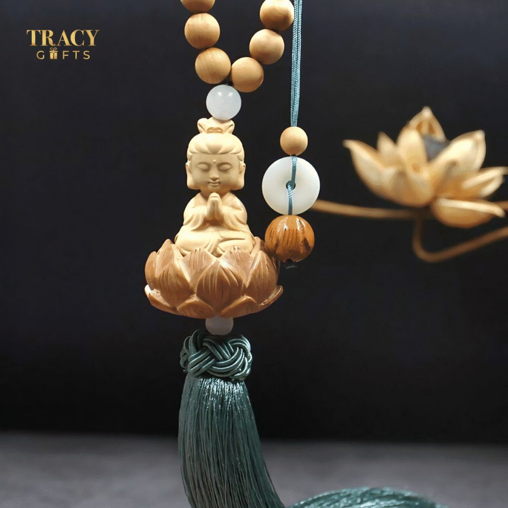 Vật Phẩm Phong Thủy Trên Xe Hơi – Món Quà Gửi Gắm Bình An Mỗi Hành Trình